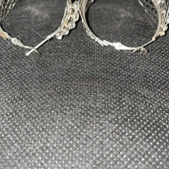 Leaf Hoop Earrings  - Picture 5 of 5